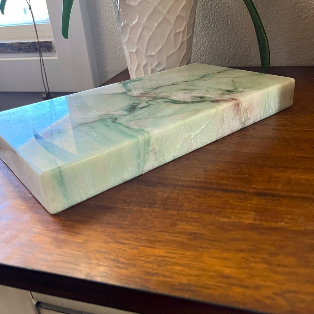 Marble piece is great for make up a cheeseboard etc … new custome